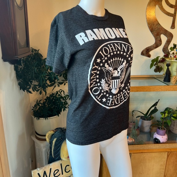 Ramones Licensed/Official tshirt S - Picture 3 of 4